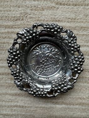 EUC Arthur Court Aluminum Grape Vine Design 6.5" Wine Bottle Coaster Holder 1995